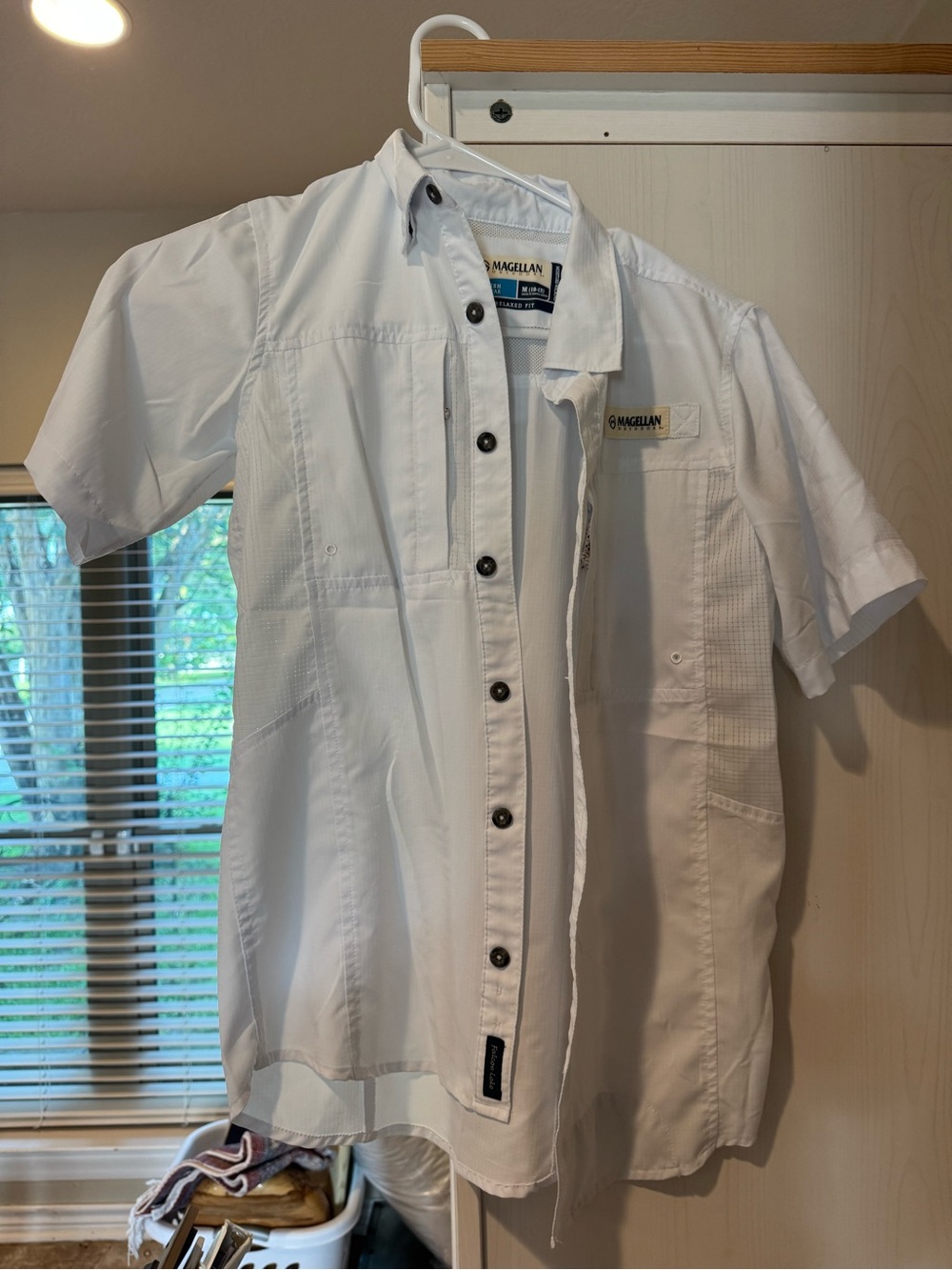 Magellan Outdoors boys M  White Short-Sleeve Button Shirt